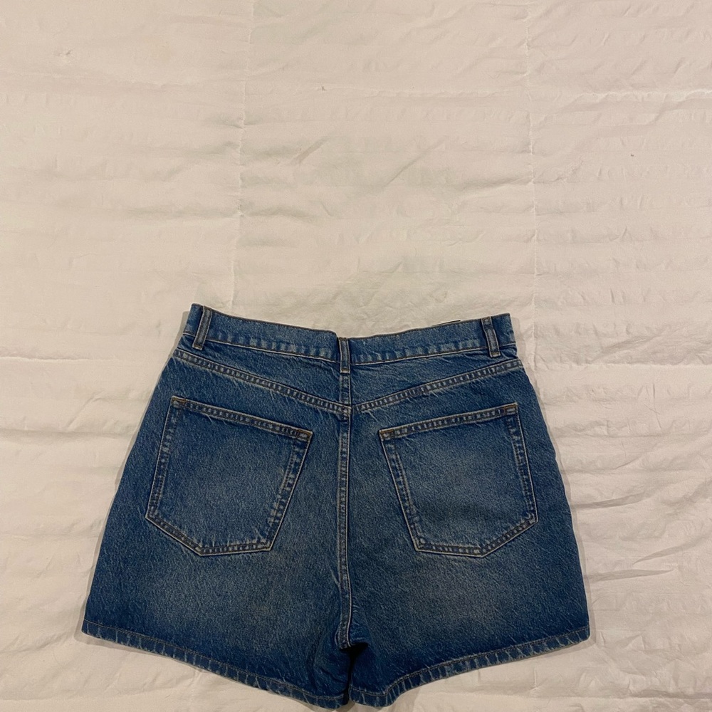 Reformation Amy Button High Rise Short - Picture 5 of 5